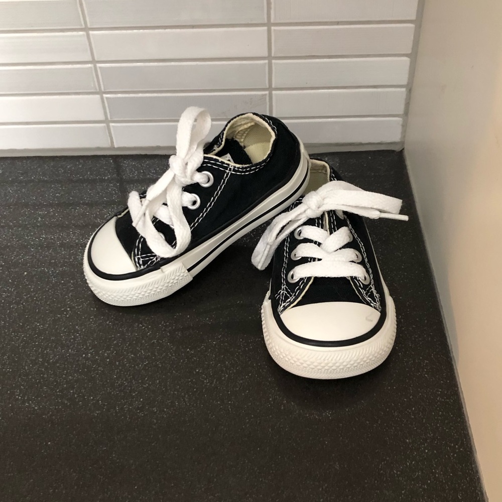 EUC Converse unisex toddler Chuck Taylor Low Top